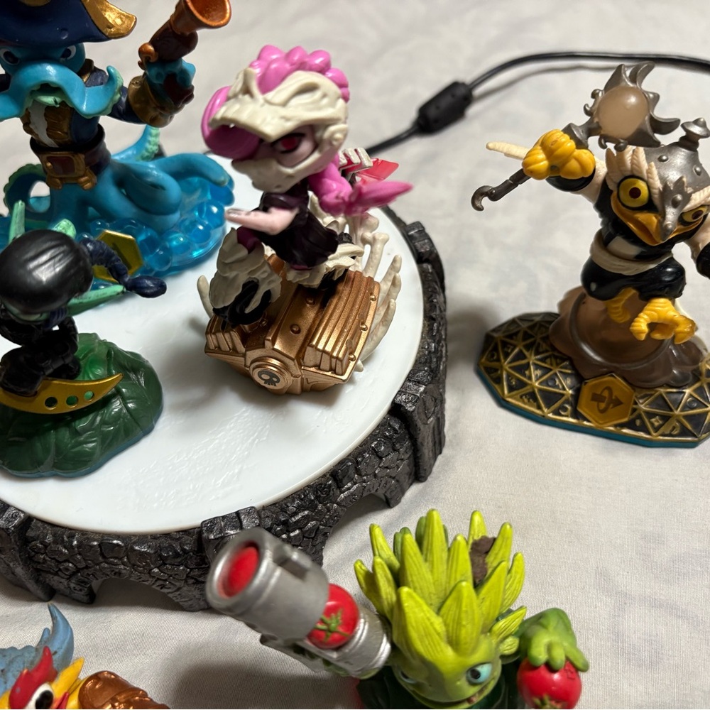 PS3 portal with skylanders 8 of them - Picture 11 of 11